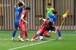 开云体育入口-场上进攻节奏快速，球员拼搏尽显身手！