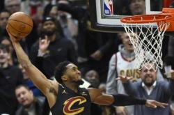 开云体育下载-凯尔特人B队碾压快船，萨姆·米切尔一己之力扛起全队的简单介绍