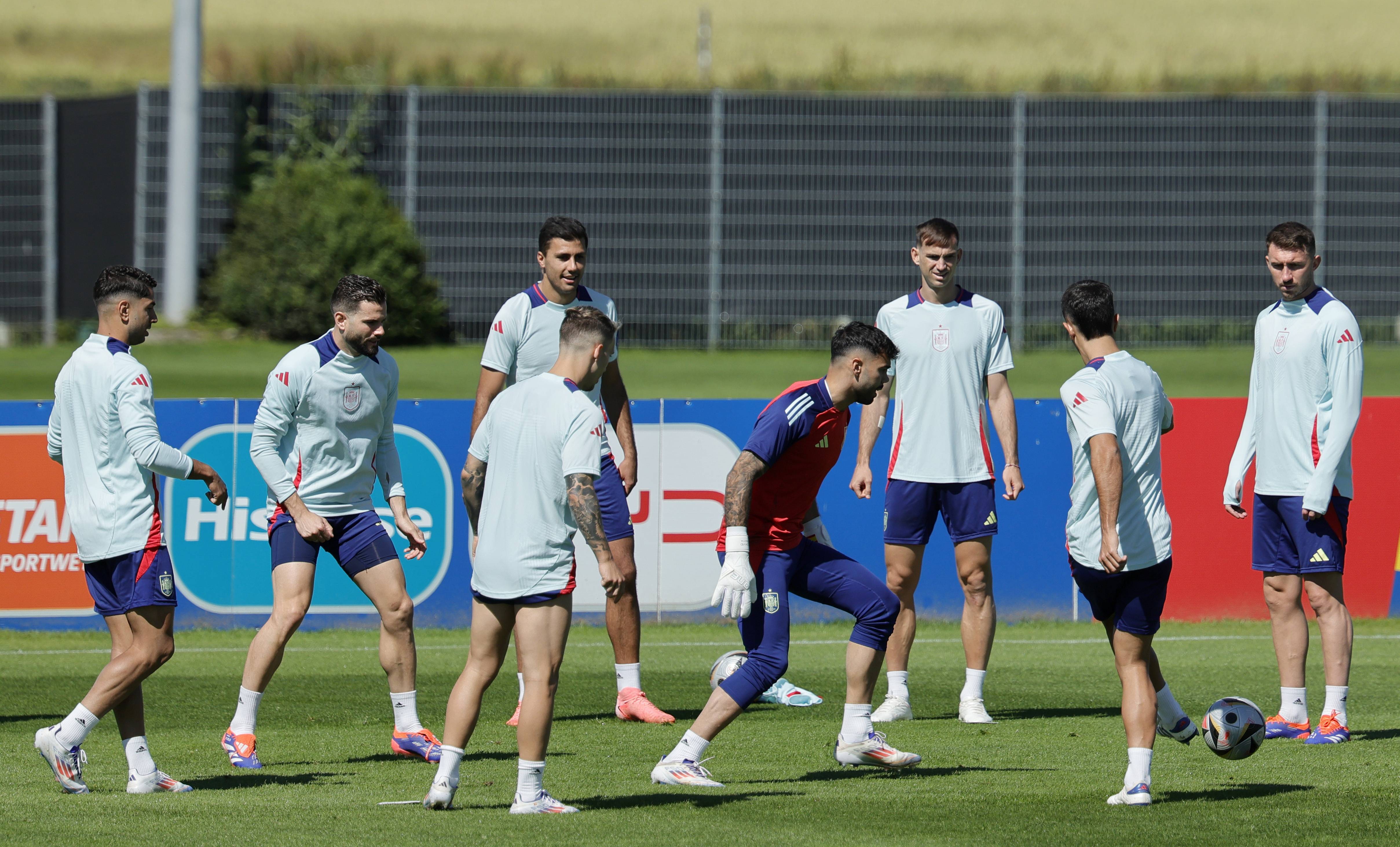 斯洛伐克队备战，球员备战决赛圈