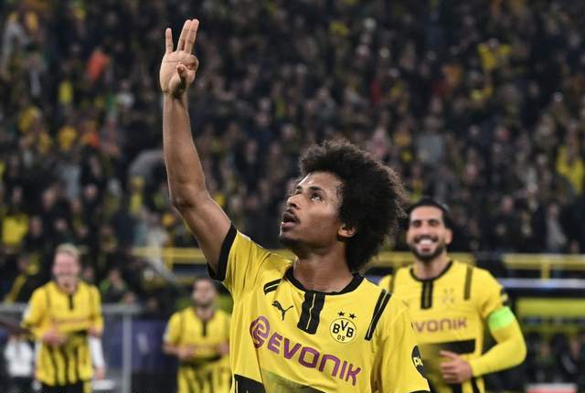 包含雄鹿队坚守阵地，成功扳平比分晋级甲组联赛的词条