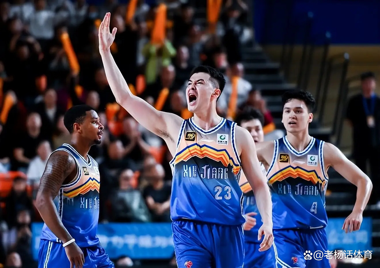新疆男篮力挫山东队，全队欢庆晋级