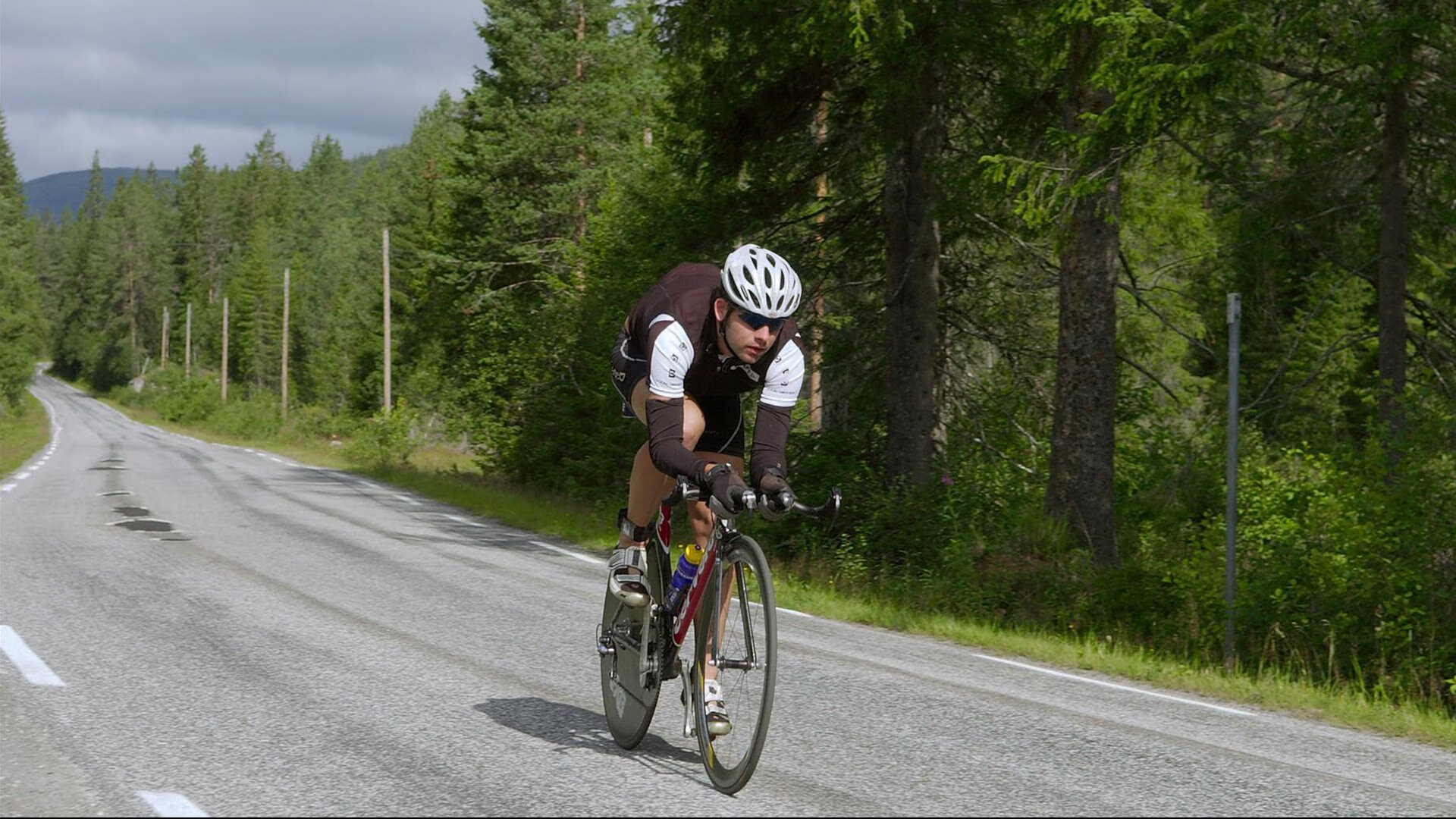当骑士的铁蹄遇上孟菲斯的坚城,哈利伯顿用一场完美演出,重新定义唯一