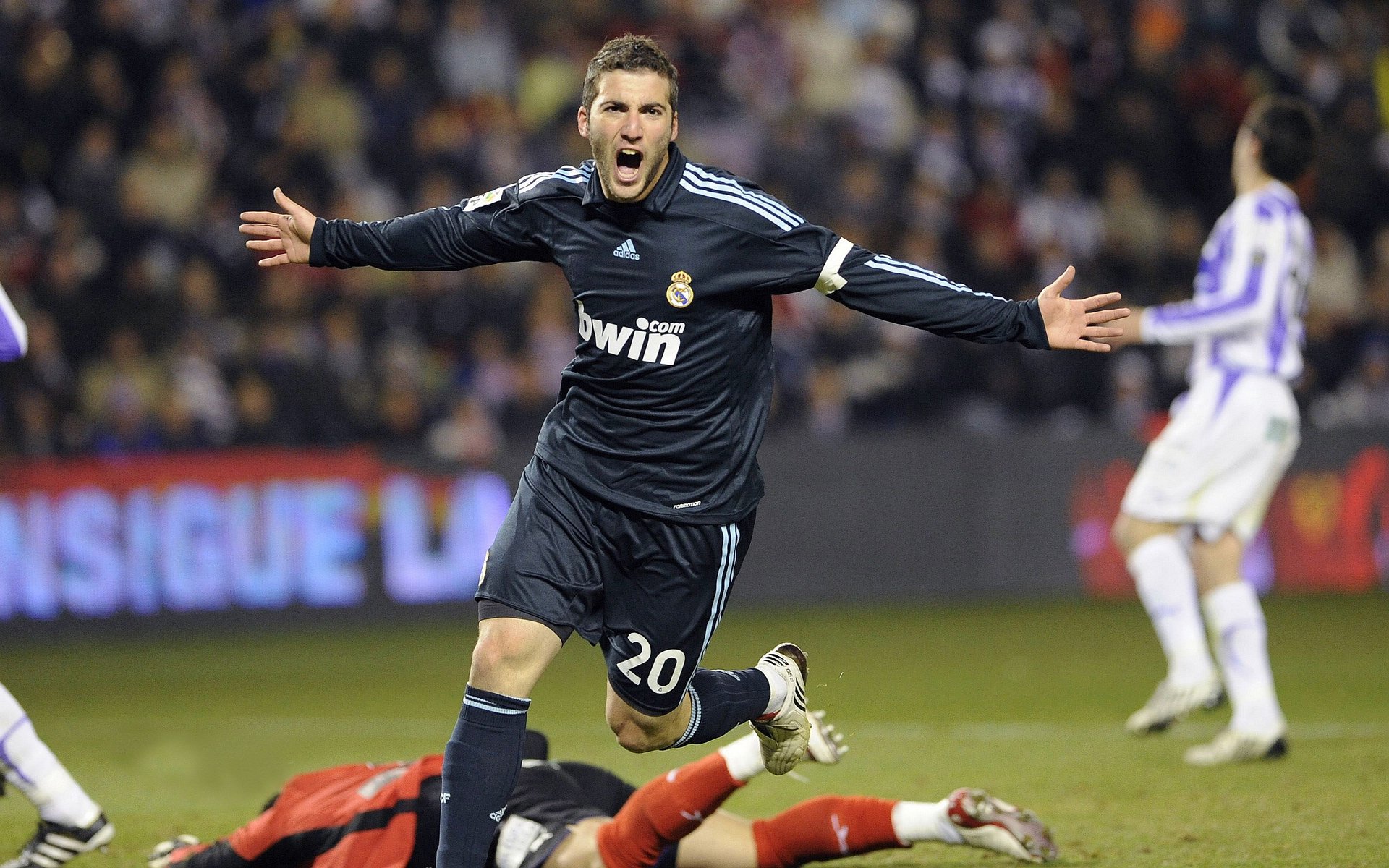 绝杀之夜与孤独王座,当马来西亚改写历史,安赛龙超越传奇